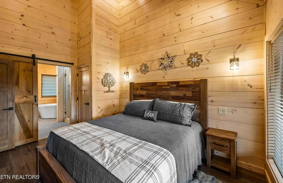 Hemlock Hideaway-1